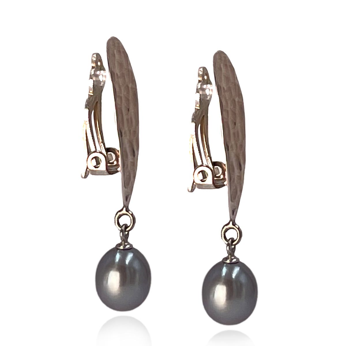 Grey Freshwater Pearl &amp; Sculpted Silver Earring