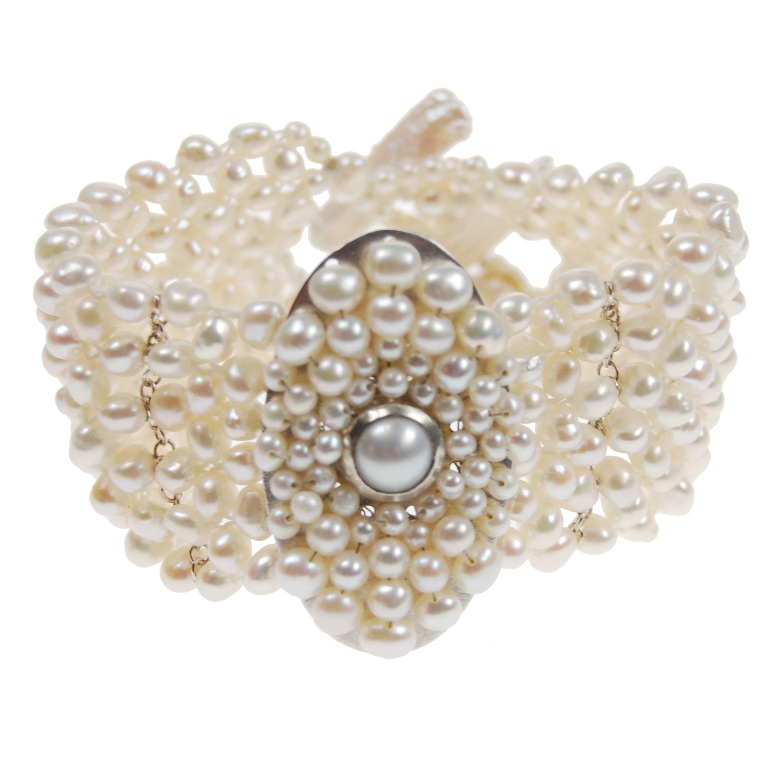 Pearl Bracelet with Oval Centerpiece