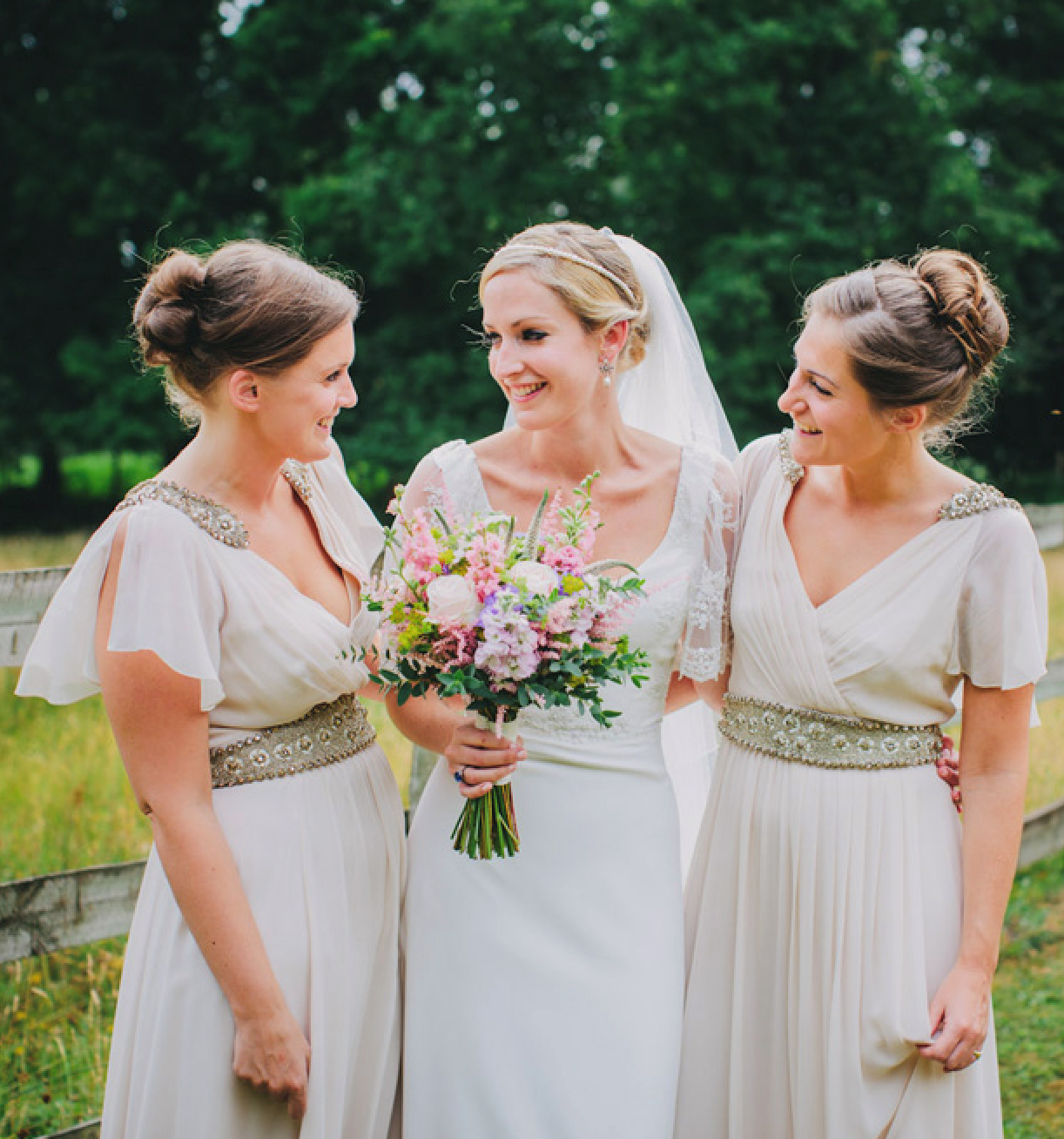 How to Choose the Best Pearl Earrings for Bridesmaids