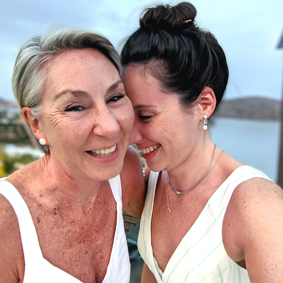 What are the Best Pearl Earrings for Graduation?