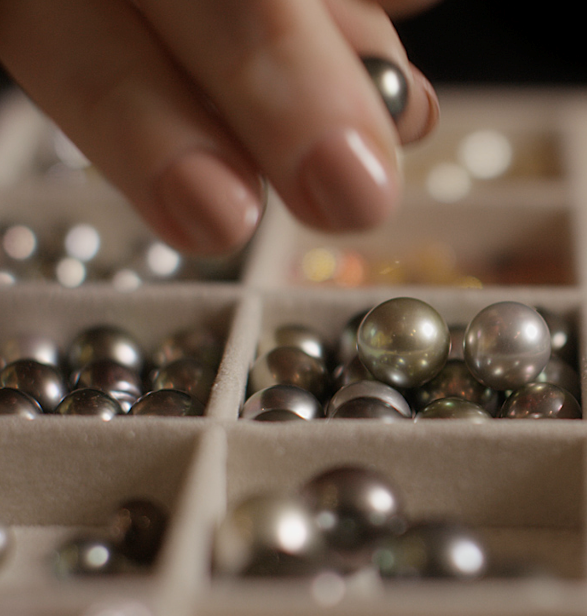 The Rise of Pearl Lips and the Enduring Power of Pearl Jewellery