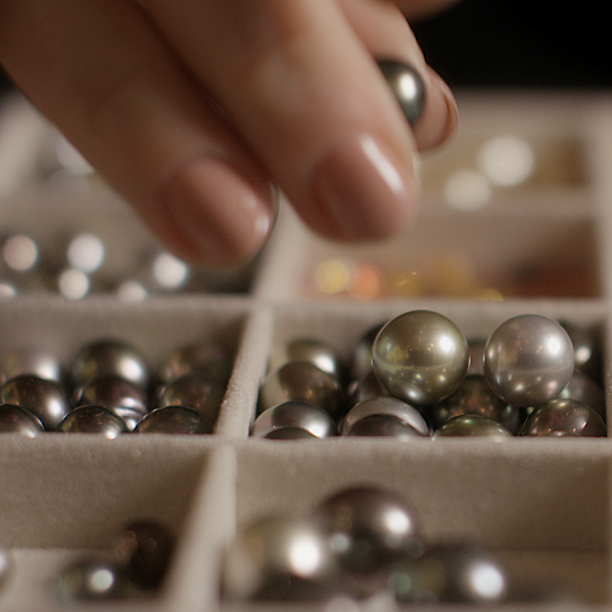 The Rise of Pearl Lips and the Enduring Power of Pearl Jewellery