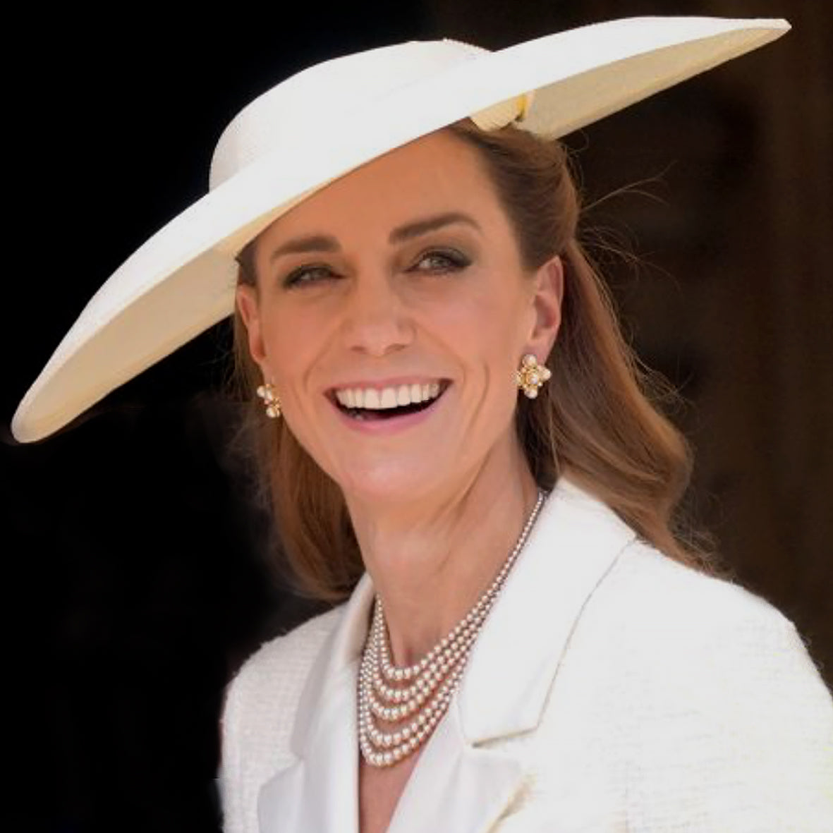 Pearls Reign Supreme: Royal Fashion in 2025