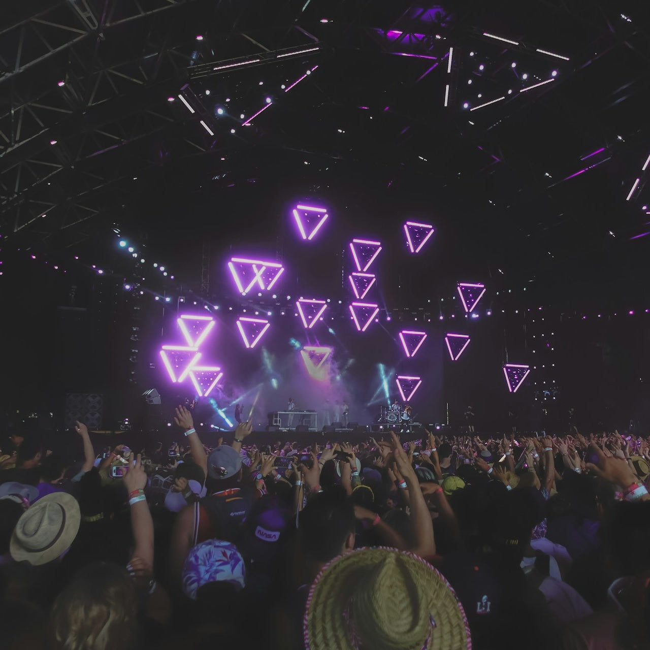 Pearls Hit the Festival Stage at Coachella: Tems Revives Belle Époque Tradition