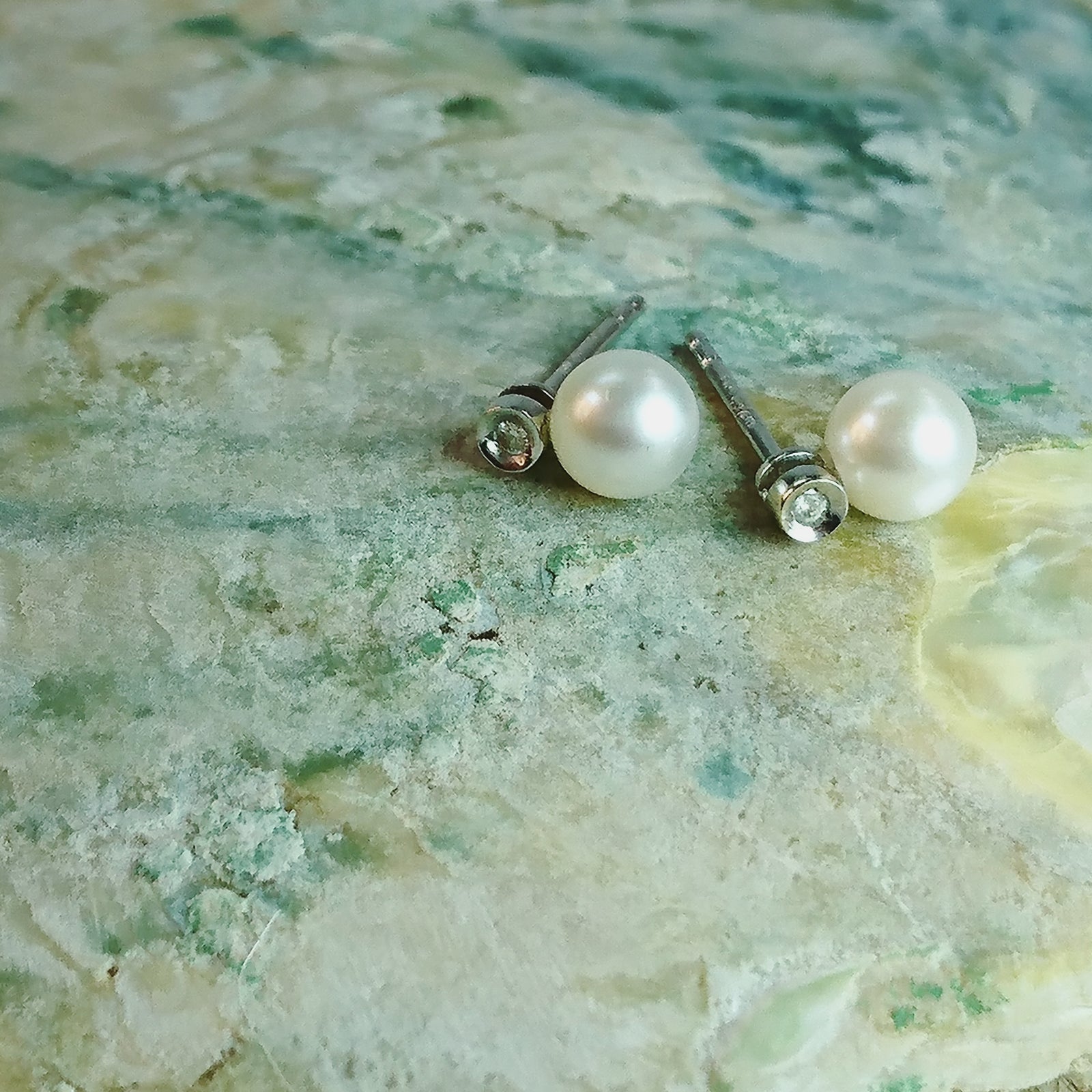 How to check if pearls are real?