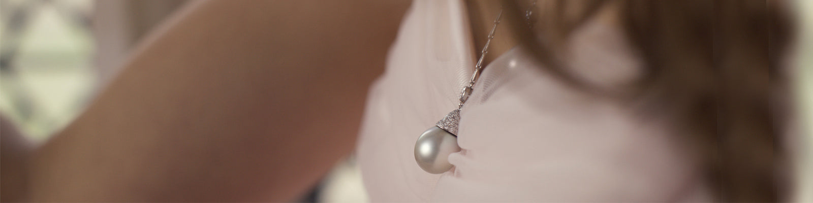 Pearl Pendants UK