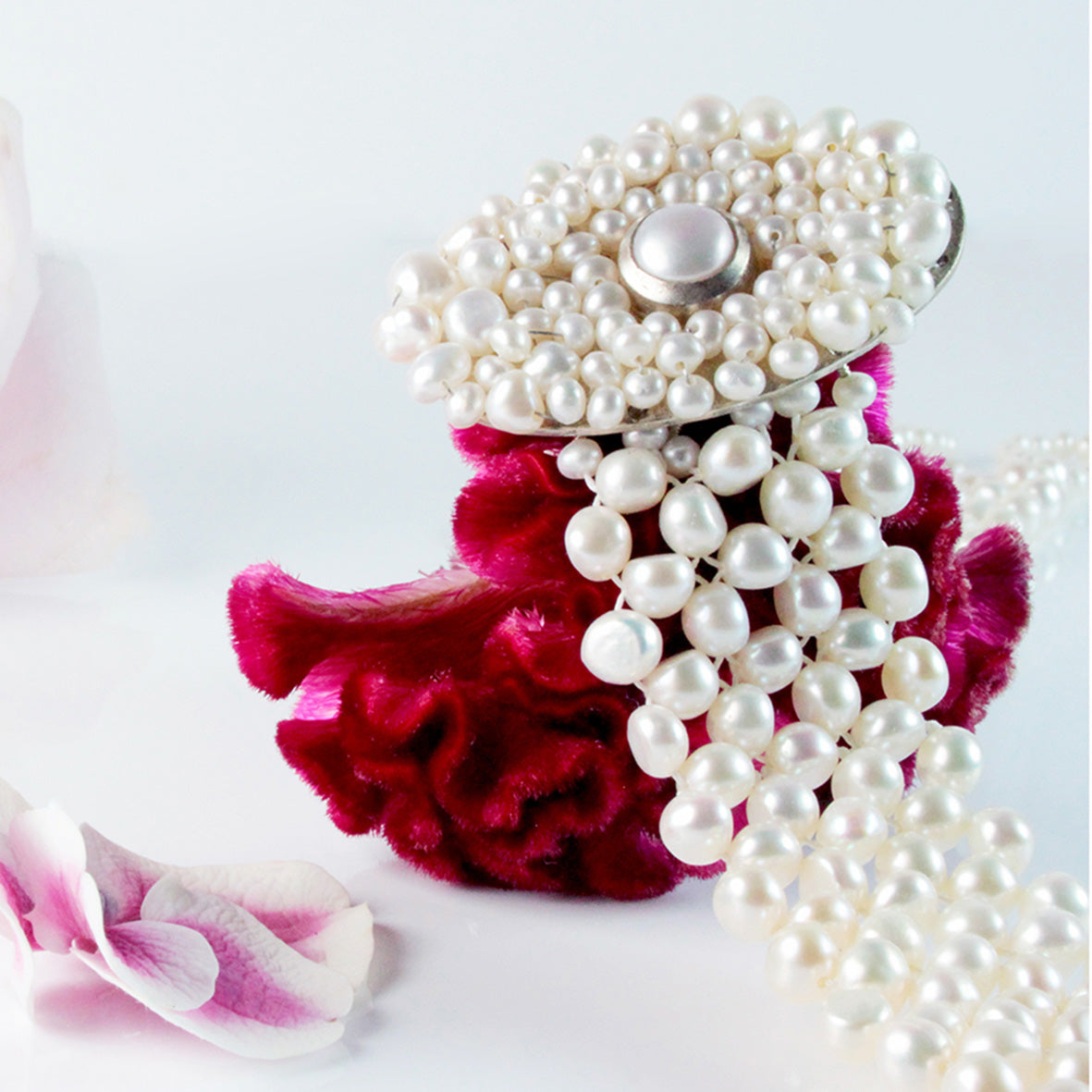 White Freshwater Pearl 'Oval Centerpiece' Choker