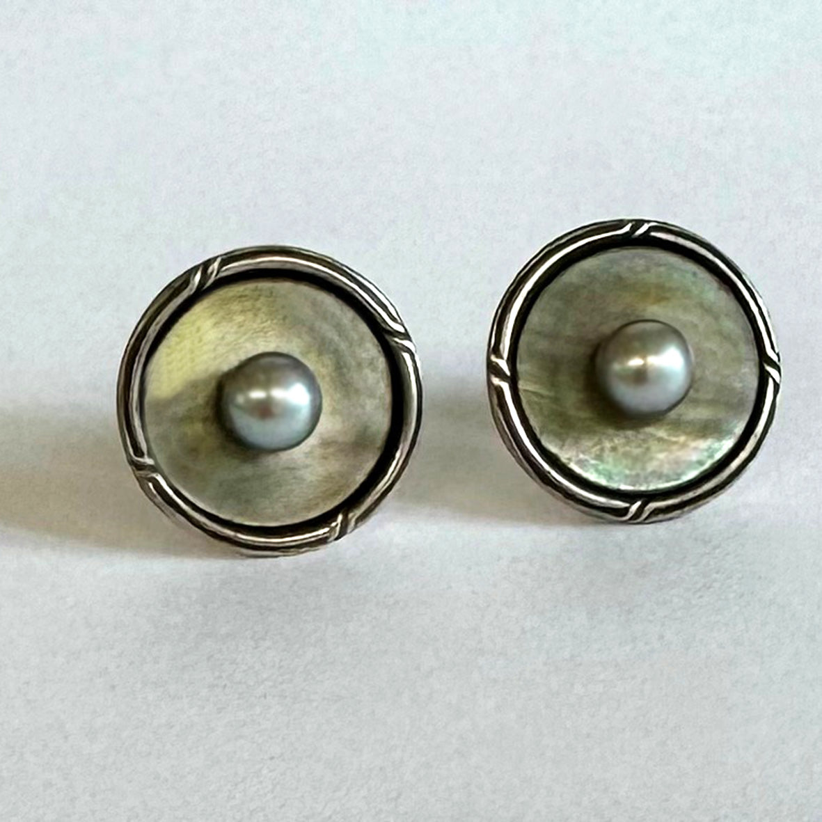 Grey Freshwater Pearl Tahitian Mother-of-Pearl & Silver Setting Stud Earrings
