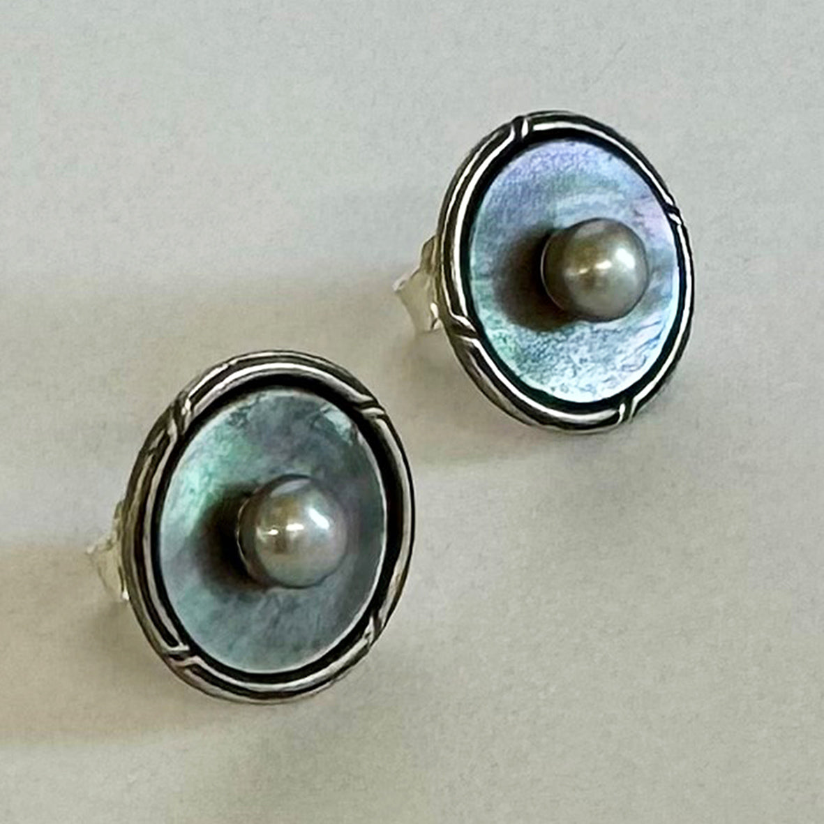 Grey Freshwater Pearl Tahitian Mother-of-Pearl & Silver Setting Stud Earrings