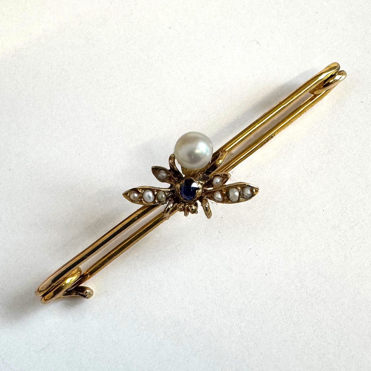 Rare White Natural Pearl Sapphire 9ct Yellow Gold Antique Bee Brooch