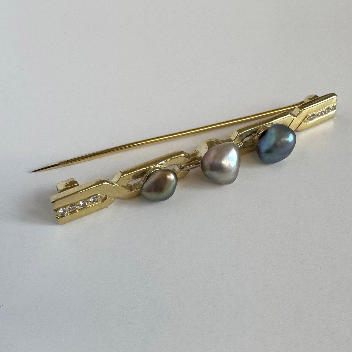 Black-Grey Keshi Pearl & Diamond 18ct Yellow Gold Brooch