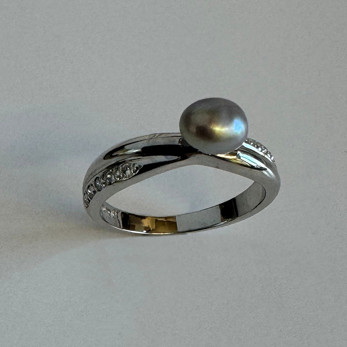 Green-Blue Butterfly Keshi Pearl Diamonds & 18ct White Gold Ring