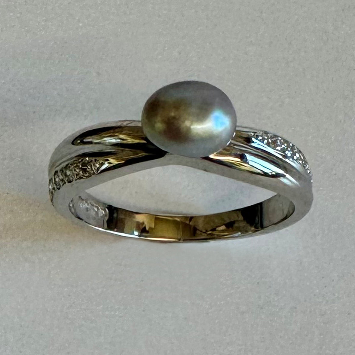 Green-Blue Butterfly Keshi Pearl Diamonds & 18ct White Gold Ring