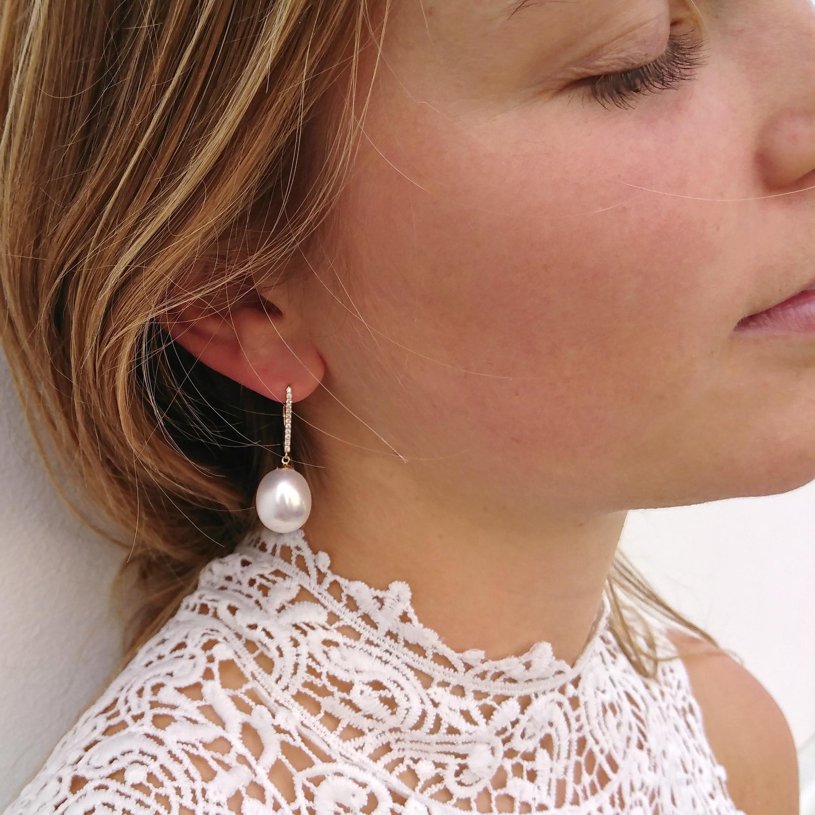 Joyfilled 12 Diamond French Fitting with Large South Sea Drop