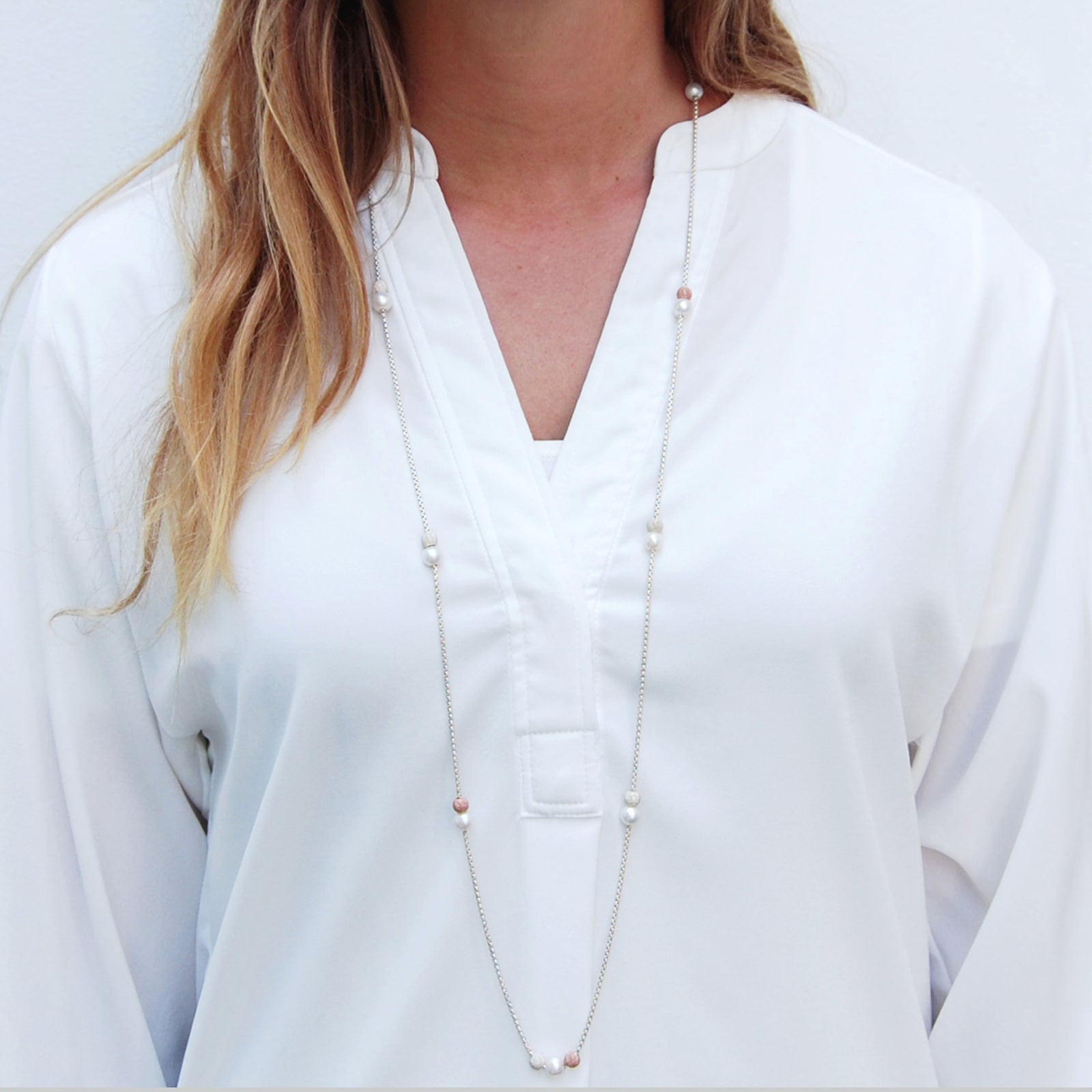 Single Tone Freshwater Pearl With Shimmering Moveable Beads