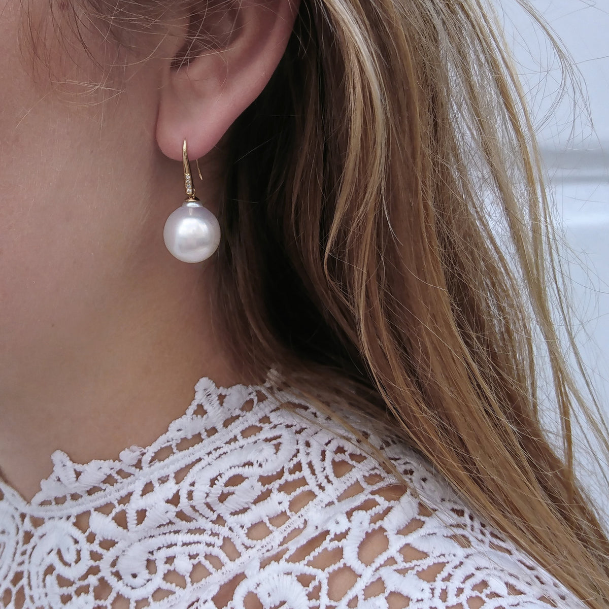 White South Sea &amp; Diamond &#39;Tsarina&#39; White-Curve Earring